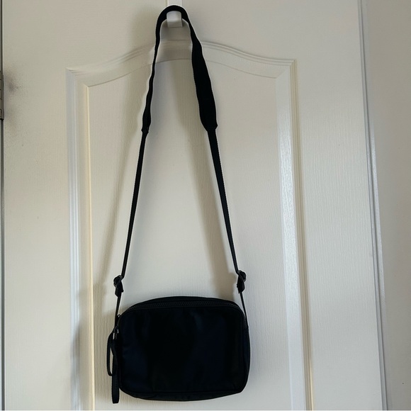 Everlane Recycled Nylon Black Camera Bag - Picture 3 of 6